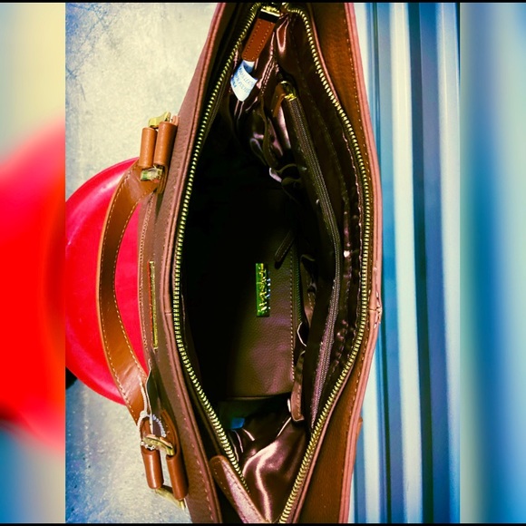 Shoulder tote with cosmetic bag - Picture 6 of 8